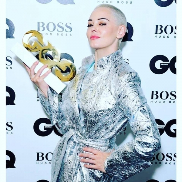 로즈 맥고완은 여성으로는 최초로 GQ가 선정하는 '2018 올해의 남자'를 수상하기도 했다.