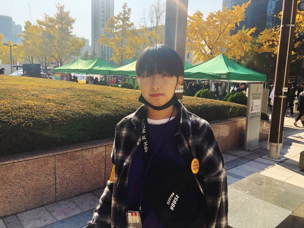 ‘여학생을 위한 학교는 없다’  주최측 참가자 이소현(17, 예일여고)