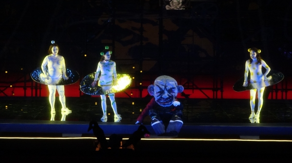 아힘 프라이어 연출의 바그너 오페라 ‘라인의 황금’ 공연 중 한 장면. 사진=강일중 제공