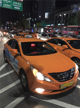 서울시는 시민들의 안전한 택시 이용을 위해 ‘카드 선승인 제도’와 ‘앱 택시’ 서비스를 이용해주기를 바란다고 당부했다. ⓒ김민준