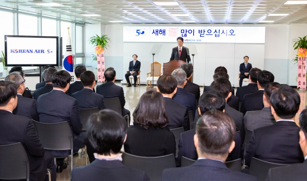 조원태 대한항공 사장이 2일 오전 서울 공항동 대한항공 본사에서 열린 시무식에서 인사말을 하고 있다. ⓒ대한항공