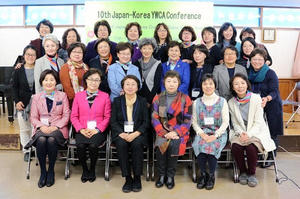 1월 11~14일 일본 교토YWCA 열린 제10회 한일YWCA협의회 참가자들은 공동성명을 통해 “한일 여성들은 왜곡된 역사인식을 바꾸고 전쟁이 되풀이되지 않도록 동아시아의 평화 구축과 정착을 위해 서로 협력하겠다”고 밝혔다.   ©한국YWCA연합회