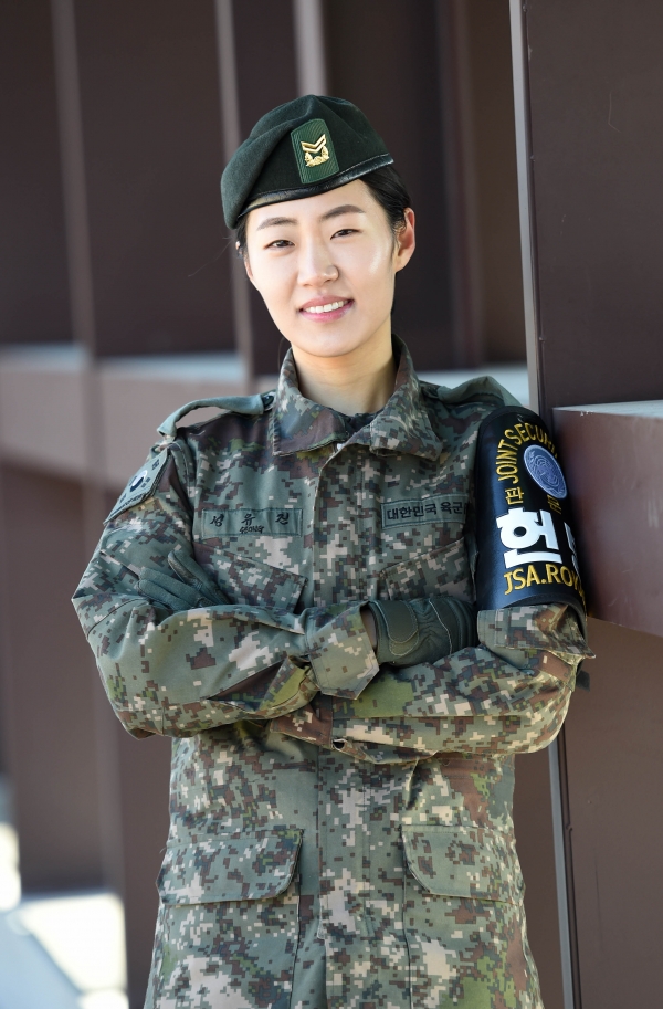 여군 최초로 JSA 한국군 경비대대원으로 선발된 성유진 중사. ⓒ국방일보 제공