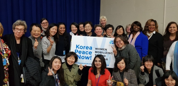 ‘Korea Peace Now!! Women Mobilizing to End the War’(한반도 평화협정 체결 및 전쟁 종식을 위한 여성 행동) 캠페인의 시작을 알리는 참가자들. ©여성신문