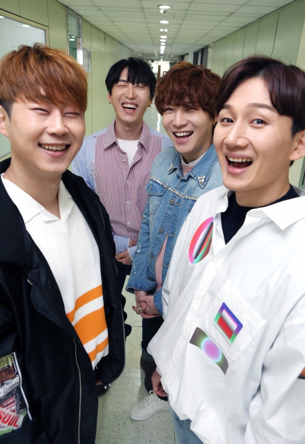 딕펑스 (사진 왼쪽부터 시계방향) 김재흥, 박가람, 김태현, 김현우