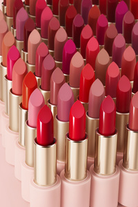 에뛰드하우스가 60가지 다양한 컬러와 세련된 케이스 디자인이 특징인 립스틱 ‘베러 립스톡’을 출시했다. ⓒ에뛰드하우스