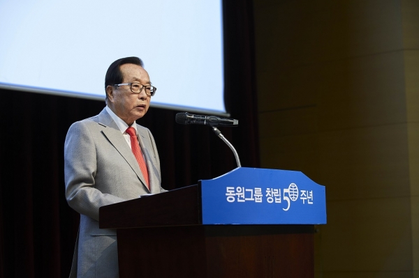 16일 오전 경기 이천 연수원에서 열린 동원그룹 50주년 기념식에서 김재철 동원그룹 회장이 퇴진하겠다고 밝혔다.
