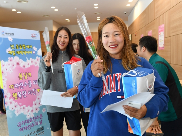 대한체육회(회장 이기흥)는 17일 진천 국가대표 선수촌 챔피언하우스 3층 대강당에서 ‘여자 선수의 날’행사를 개최했다. ⓒ대한체육회