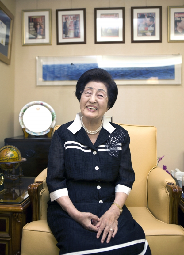 사진은 이희호 선생이 구순을 맞은 2011년 9월 서울 마포구 동교동 자택에서 여성신문과의 인터뷰 모습 ⓒ여성신문DB