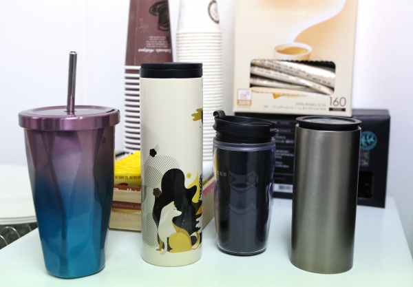 ‘플라스틱 프리 챌린지’는 일회용 컵 대신 텀블러를 사용하는 등 일상 속 작은 실천으로 플라스틱 사용을 줄여나가는 운동이다. ⓒ이정실 여성신문 사진기자