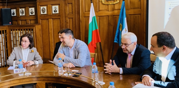 이인선 청장은 불가리아 플로브디프시 이반 토테브 시장과 양 도시의 과학기술·사회문화 등을 포함한 경제 전반에 대해 협의했다. ⓒ대구경북경제자유구역청