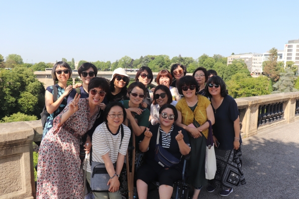 지난 6월 ‘짧은 여행, 긴 호흡’ 사업에 참여한 여성공익활동가들. ©한국여성재단