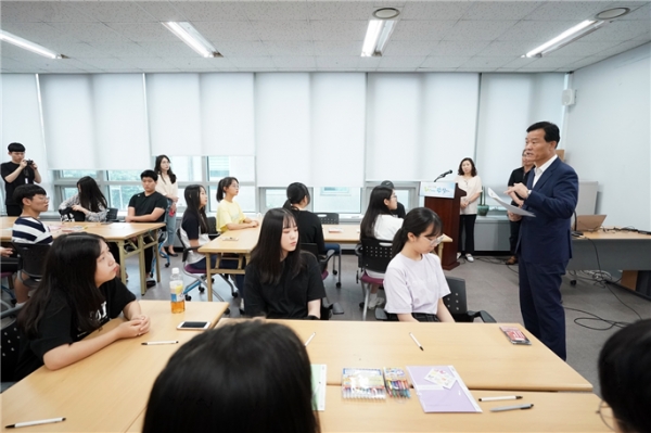 청소년을 위한 역사 바로 알기 프로그램 ‘일본군 위안부를 아시나요’를 진행 중인 모습 ⓒ성북구청