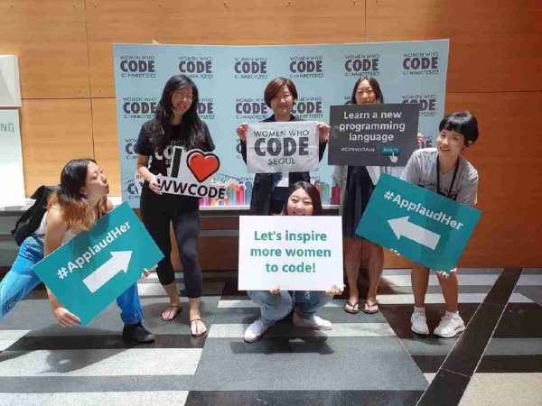 안혜연 소장이 지난 8월 31일 싱가폴에서 열린 ‘위민 후 코드 커넥트 아시아(Women Who Code Connect Asia)’에 참여한 모습. 위민 후 코드는 개발자 등 IT 업계 여성 전문가를 돕기 위해 설립된 글로벌 비영리 단체다. ©WISET