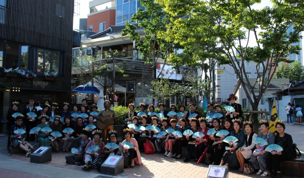 경북여협과 대구여협은 김광석거리에서 관광객을 대상으로 거리홍보캠페인을 개최했다.