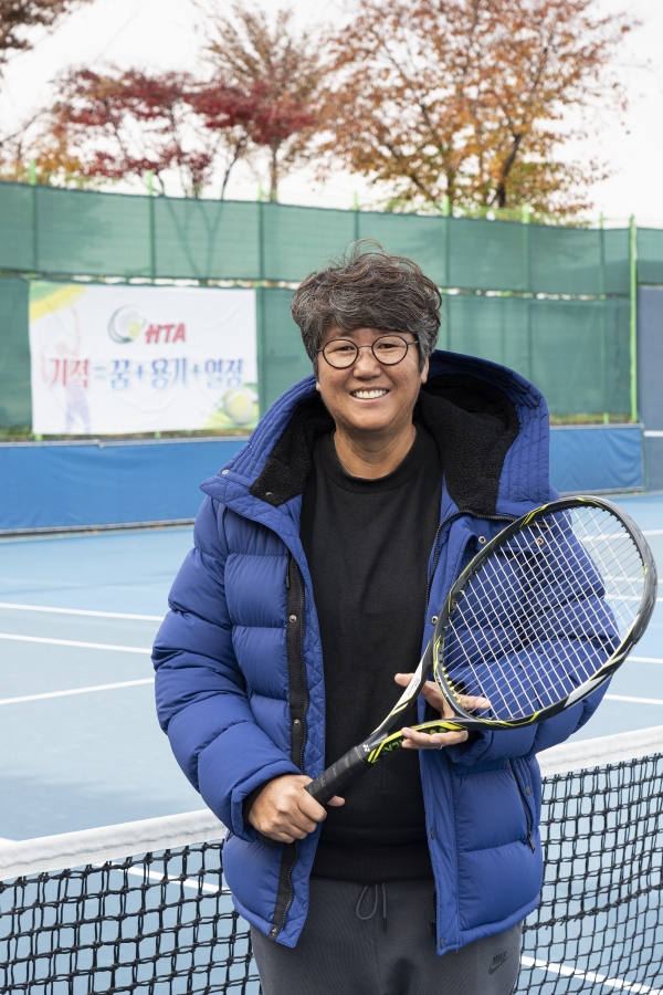 지난달 만난 김일순 Han 테니스 아카데미 원장은 지난 20년간 프로 테니스팀에서 지도자 생활을 했다. 3년전부터는 이곳 아카데미에서 초·가르기초 있다. ⓒ차윤희 사진작가