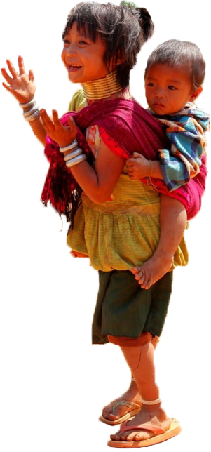 동생을 등에 업고 있는 빠다웅 족 어린이. ©조용경