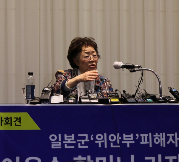 일본군 위안부 피해자 이용수 할머니가 25일 오후 대구 만촌동 인터불고 호텔에서 두번째 기자회견을 열었다. ⓒ권은주 기자
