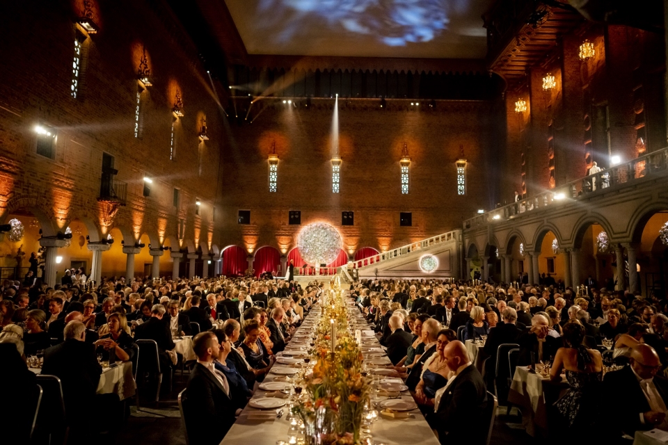 지난해 12월 10일(현지시간) 스웨덴 수도 스톡홀름 시청사 블루홀에서 열린 노벨상 시상식 연회 모습. 올해는 코로나19 확산으로 연회는 열리지 않는다. © Nobel Media