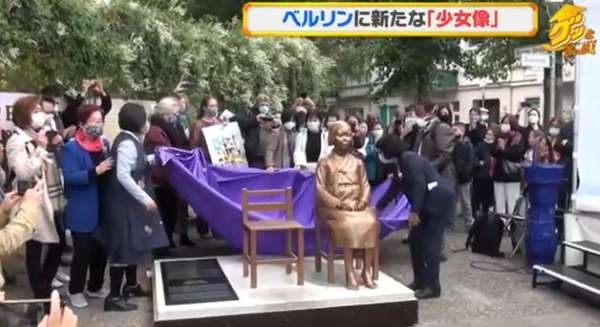 28일(현지시간) 독일 베를린 미테구에서 일본군 위안부 피해자를 상징하는 '평화의 소녀상' 제막식이 열렸다. 일본 TBS 방송 화면 중 일부.