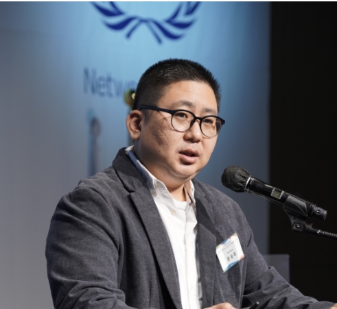 문성욱 블라인드 대표는 25일 서울 광화문 KT스퀘어 드림홀에서 열린 ‘UNGC 코리아 리더스 서밋 2020’에서 한국 직장인들의 성평등 인식에 대한 설문 결과를 발표했다. (사진=블라인드 제공)