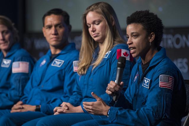 NASA 합류 전 지질학자로 화성 탐사 및 연구활동을 해온 제시카 왓킨스가 우주비행사 수업에 관해 질의응답을 진행하는 모습. ⓒNASA