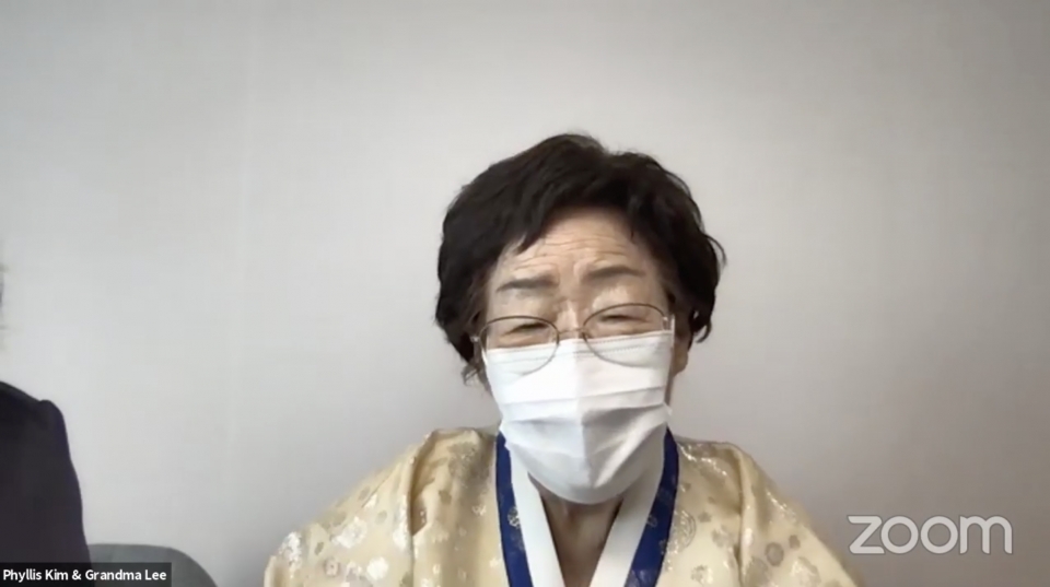 일본군 '위안부' 피해자인 이용수 인권운동가가 17일 오전 페이스북으로 생중계된 하버드대 온라인 세미나에서 발언하고 있다.
