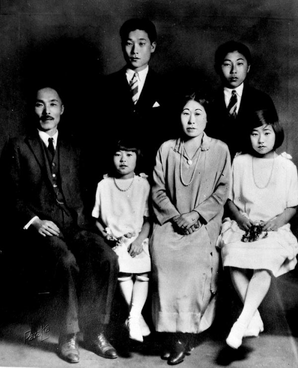 1925년 미국 로스엔젤레스에서 촬영한 안창호 선생 가족 사진. ⓒ독립기념관