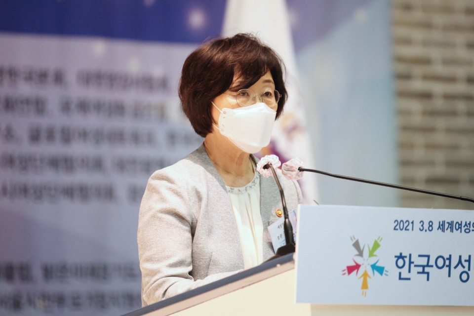 정영애 여성가족부 장관은 8일 오후 서울 영등포구 공군호텔에서 3·8 세계 여성의 날 맞아 열린 '위대한 여성 함께하는 대한민국' 행사에 참석했하고 축사 발언을 하고 있다. ⓒ홍수형 기자