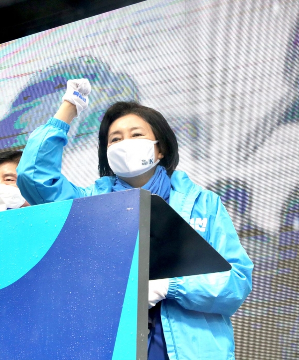 박영선 더불어민주당 서울시장 후보가 3일 서울 강동구에서 집중 유세를 펼치고 있다. ⓒ박영선 선거 캠프