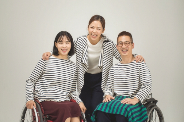 이베이코리아가 2018년 선보인 장애인·비장애인 누구나 편하게 입을 수 있는 패션 브랜드 ‘모카썸위드’.  ⓒ모카썸위드