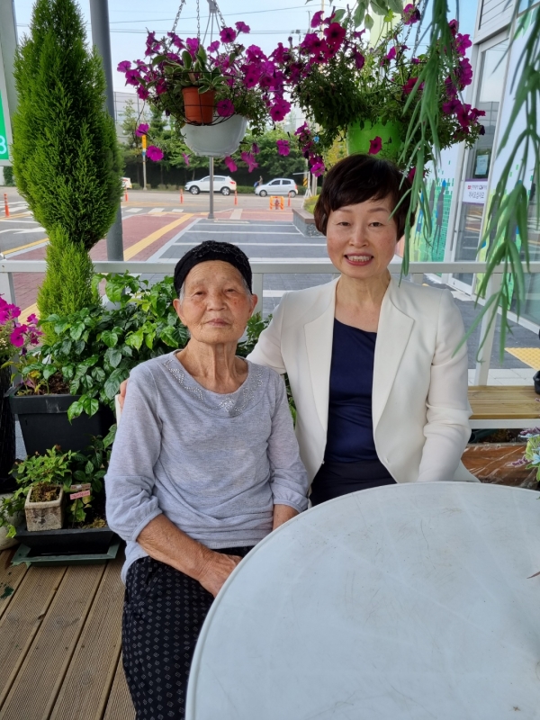 조현욱 변호사와 어머니 양성순씨(83세) ⓒ조현욱 변호사