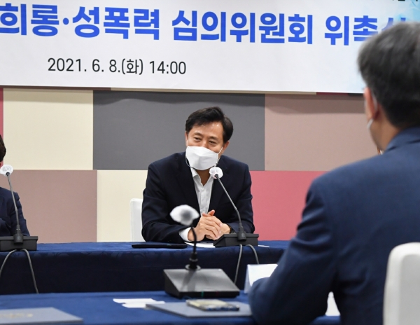 오세훈 서울시장이 8일 시청사에서 열린 ‘서울시 성희롱·성폭력 심의위원회’에서 발언하고 있다 ⓒ서울시