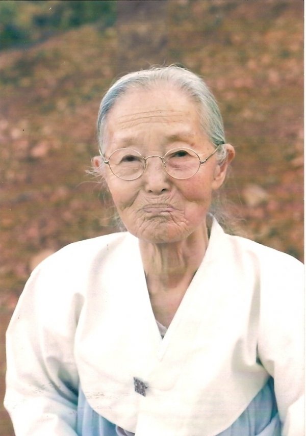 이광희의 어머니 김수덕((1913.6.28- 2003.6.21.). 우리나라 최초의 간호사. 빈민 사역하는 목사의 사모로 ‘밤의 목회자’라 불렸다. ⓒ여성신문