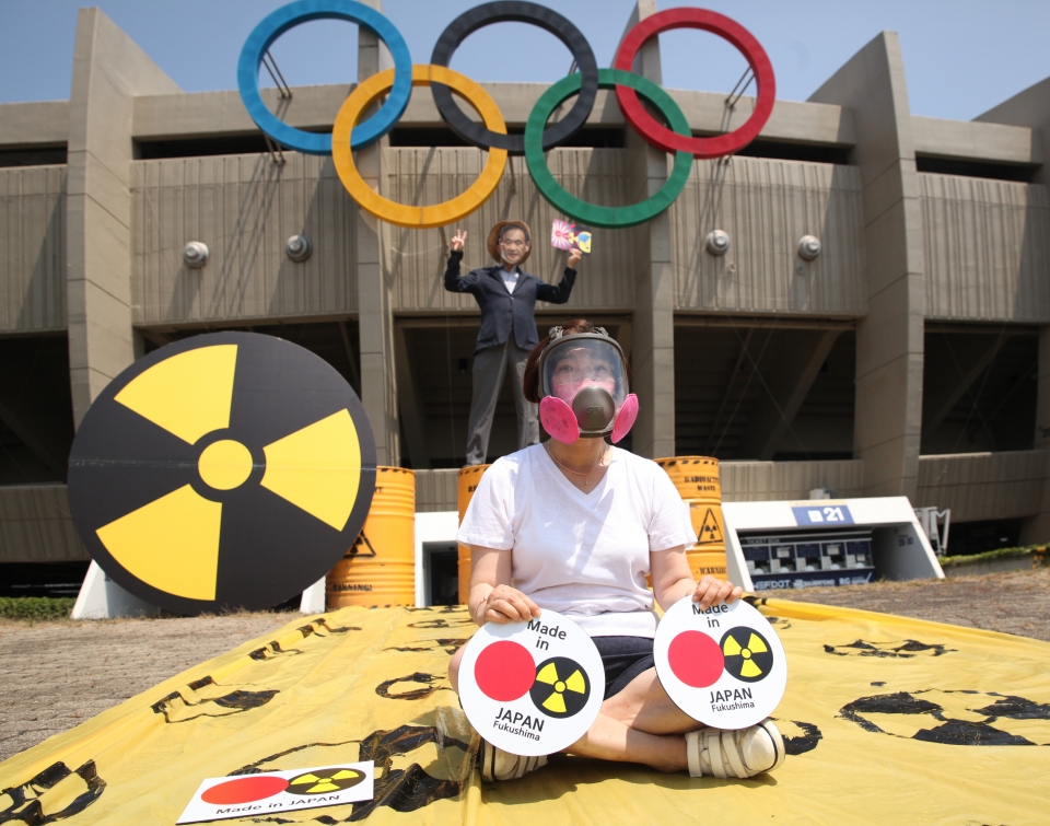 환경운동연합이 23일 서울 송파구 잠실종합운동장 앞에서 '도쿄올림픽 개막일에 후쿠시마 원전오염수 해양방류 반대한다' 촉구 1인 시위를 했다. ⓒ홍수형 기자