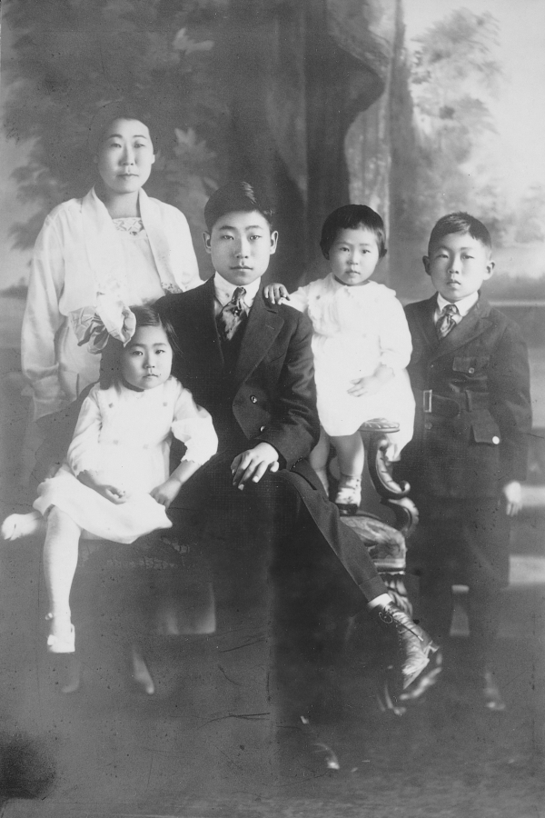 이혜련이 임시정부에 전력하는 남편 안창호에게 보낸 가족 사진.