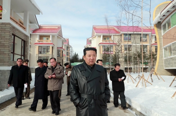 북한 조선중앙TV는 김정은 국무위원장이 양강도 삼지연시를 현지지도 했다고 16일 보도했다.  ⓒ조선중앙TV 화면 갈무리