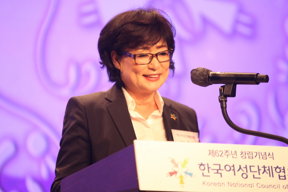16일 서울 송파구 롯데호텔에서 한국여성단체협의회가 '제62주년 창립기념식 및 후원의밤'을 개최했다. 허명 한국여성단체협의회 회장이 축사 발언을 하고 있다. ⓒ홍수형 기자