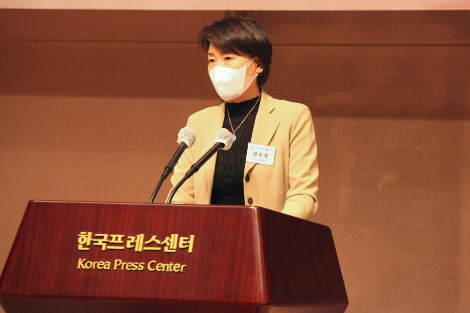한국여성기자협회가 22일 서울 중구 한국프레스센터에서 '한국여성기자협회 창립 60주년 기념식'을 개최했다. 김수정 한국여성기자협회 회장은 환영사 발언을 하고 있다. ⓒ홍수형 기자