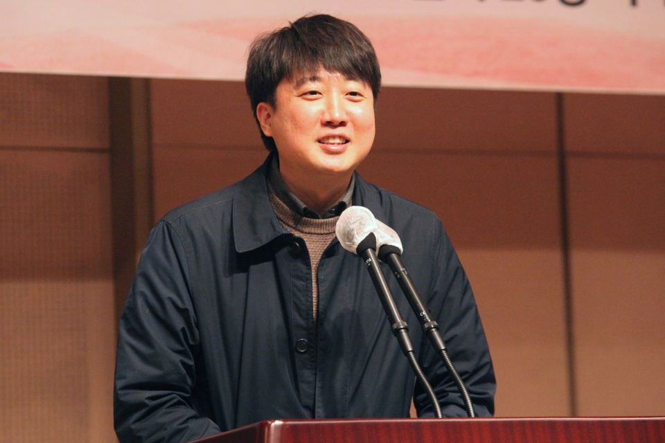 한국여성기자협회가 22일 서울 중구 한국프레스센터에서 '한국여성기자협회 창립 60주년 기념식'을 개최했다. 이준석 국민의힘당 대표가 축사 발언을 하고 있다. ⓒ홍수형 기자