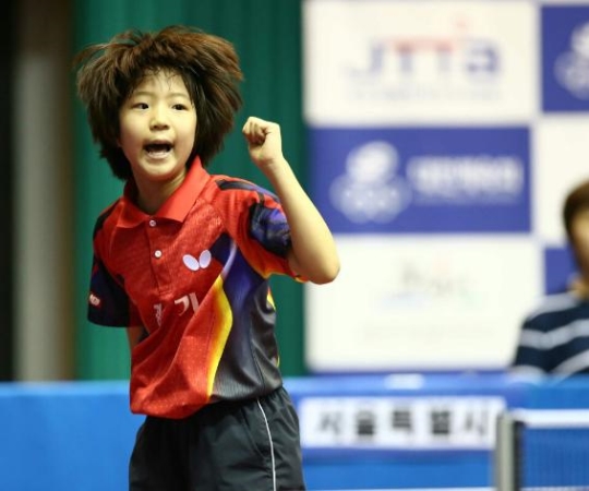 2015 여성체육대상 꿈나무상 수상자인 신유빈(12·군포화산초5) 선수가 경기를 펼치고 있다. ⓒ여성신문