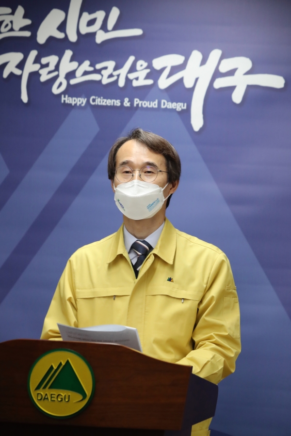 김종한 대구시 행정부시장이 재택관리지원상담센터 운영관련 브리핑하고 있다.   ⓒ대구시
