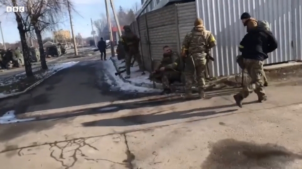 러시아군이 우크라이나 침공 닷새째를 맞아 28일(현지시각) 새벽에 공격을 재개했다고 BBC가 보도했다. ⓒBBC 화면 갈무리
