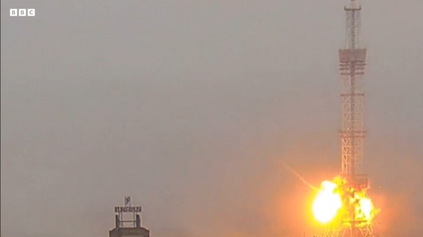 러시아군의 미사일 공격으로 키예프 TV타워가 불타고 있다. ⓒBBC 화면 갈무리