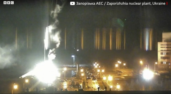 유럽 최대 원자력발전소인 자포리아발전소가 러시아군의 공격으로 화재가 발생했다. BBC는 4일(현지시각) 오전 화재가 진압됐다고 보도했다.  ⓒBBC 화면 갈무리