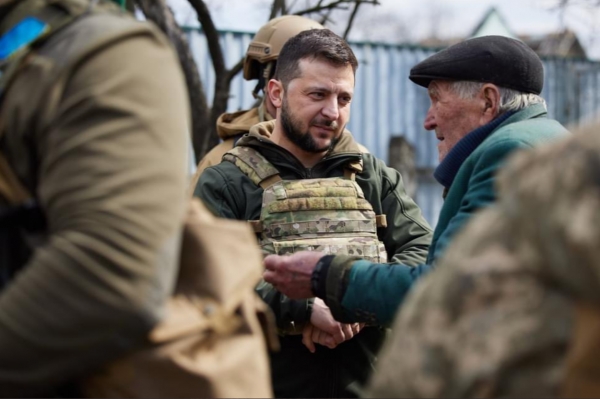 볼로디미르 젤렌스키 우크라이나 대통령이 4일(현지시각) 민간인 시신이 집단으로 발견된 부차를 방문했다. ⓒ우크라이나 국방부 트위터