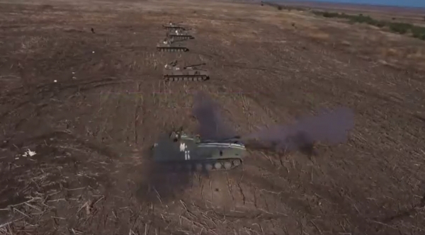 우크라이나 탱크부대가 러시아군을 향해 포격하고 있다. ⓒ우크라이나 국방부 트위터
