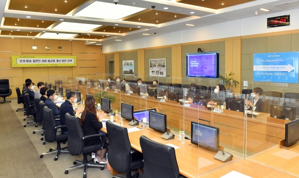 KBS 성평등센터와 보도본부는 지난 26일 KBS 본관에서 선거방송 출연진 성비 불균형 개선 방안을 모색하는 ‘성평등 라운드 테이블’을 개최했다고 밝혔다.  ⓒ젠더정치연구소 여.세.연