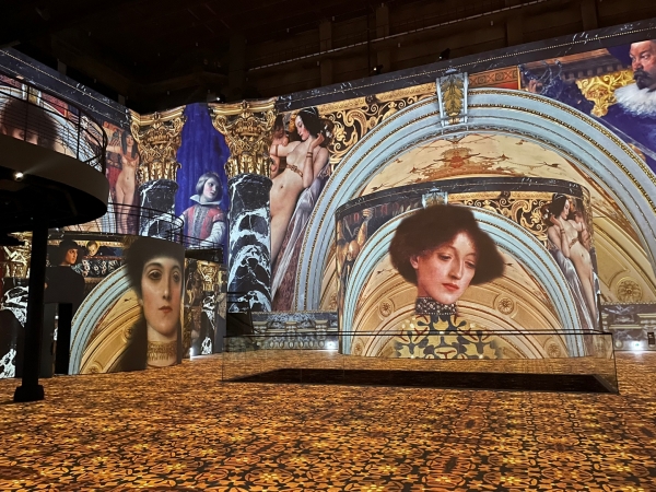 서울 광진구 워커힐 시어터가 몰입형 예술 전시관 ‘빛의 시어터’로 변신했다. 개관전 ‘구스타프 클림트, 골드 인 모션(Gustav Klimt, Gold in Motion)’의 한 장면. ⓒ이세아 기자