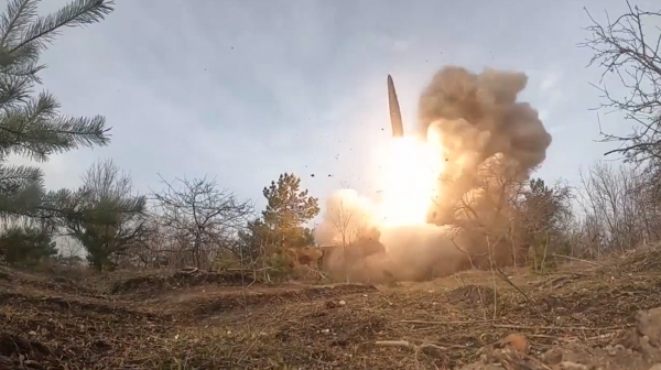 러시아군이 우크라이나 군을 향해 미사일을 발사하고 있다. ⓒ러시아 국방부 트위터